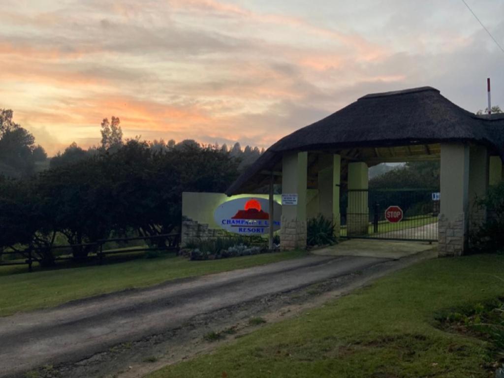 Champagne Lane Resort Champagne Valley Bagian luar foto